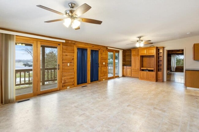 Building Photo - 118 Agape Wy