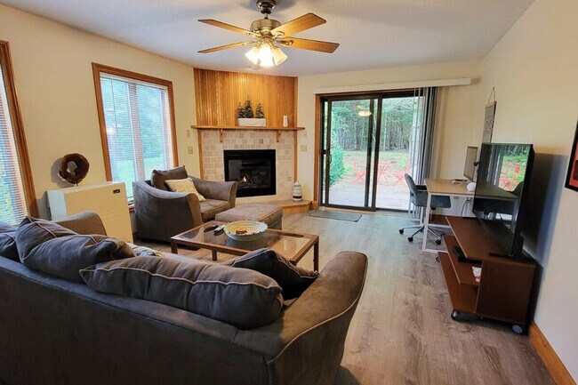 Building Photo - 140 Paquette Cir