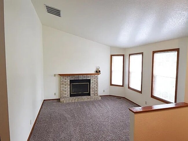 Building Photo - Spacious 4-Bedroom South Boise Home with F...