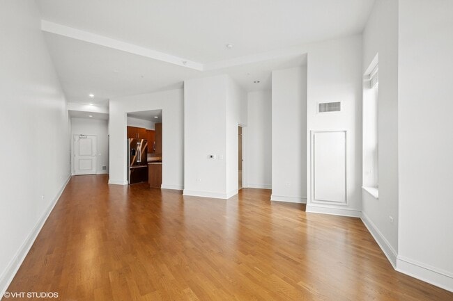 Building Photo - 850 N Lake Shore Dr