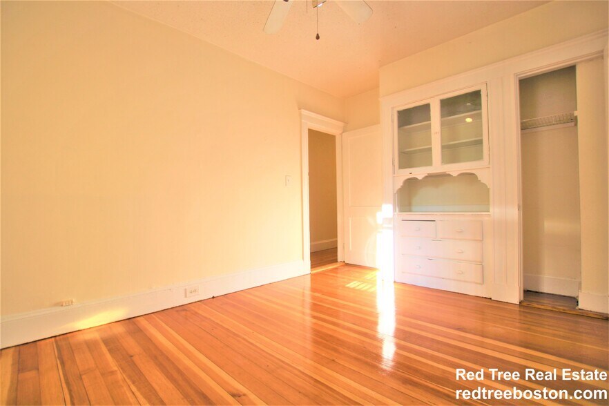 Building Photo - 15 Barrows St