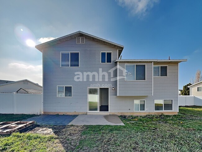 Building Photo - 514 W 150 S