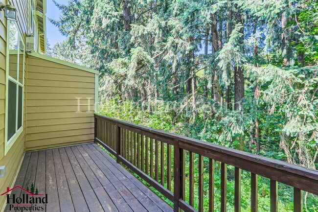 Building Photo - Stylish 3-Level Townhome Surrounded by Nat...