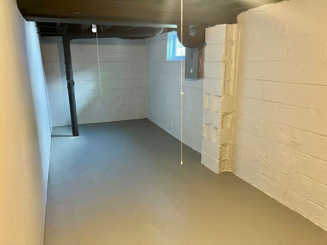 Building Photo - Beautifully Updated 2+ Bedroom Home with P...