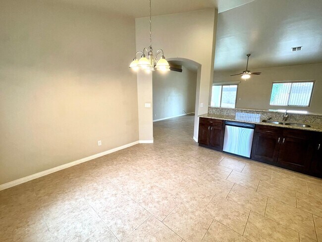 Building Photo - Beautiful 3 Bedroom Home in Hualapai Shadows! *HOME IS CURRENTLY OCCUPIED, PLEASE DO NOT DISTURB ...