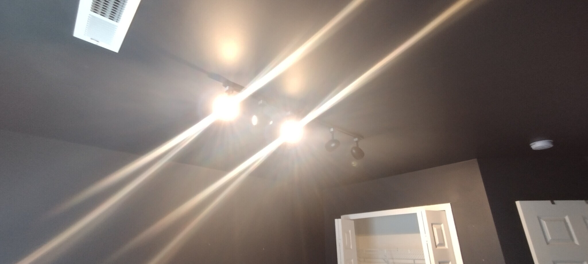 Building Photo - Room in House on Genlee Dr