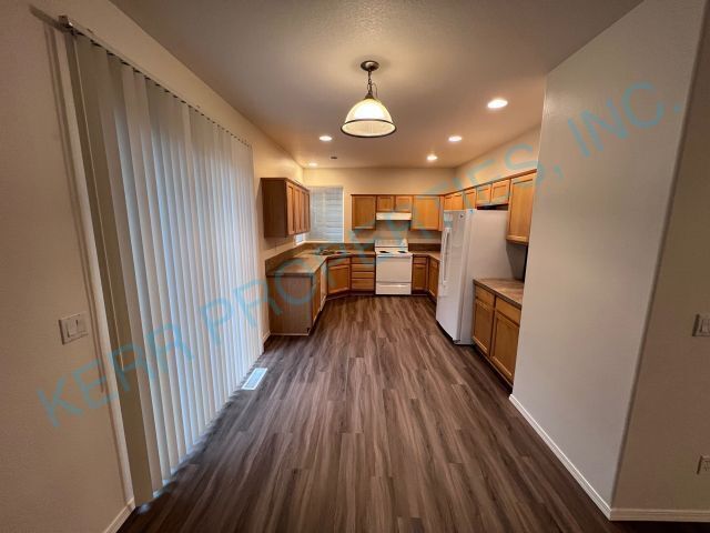 Building Photo - 4 Bd / 2.5 Bth - Central A/C - Attached Ga...