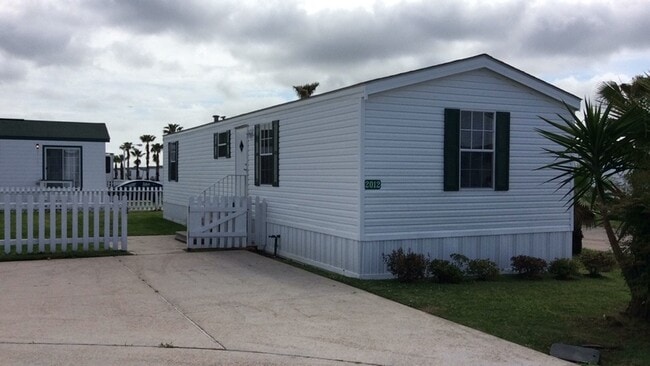 Building Photo - 2012 St Thomas