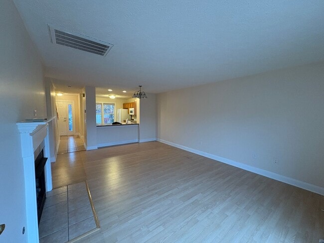 Building Photo - 825 Oak Tree Blvd NW