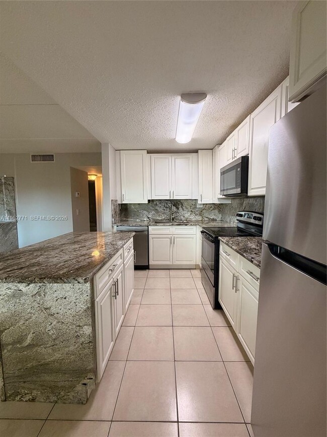 Building Photo - 105 Meadows Cir