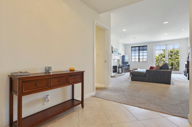 Building Photo - 1457 Reeves St