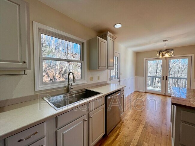 Building Photo - 212 Appleton Dr