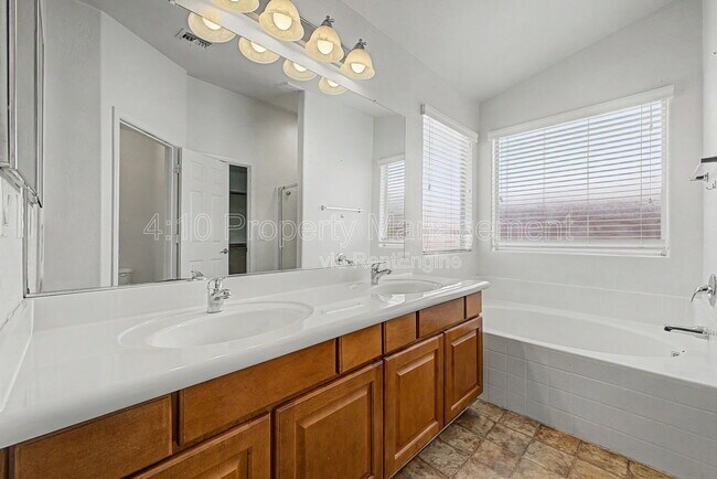 Building Photo - 6508 W Hilton Ave