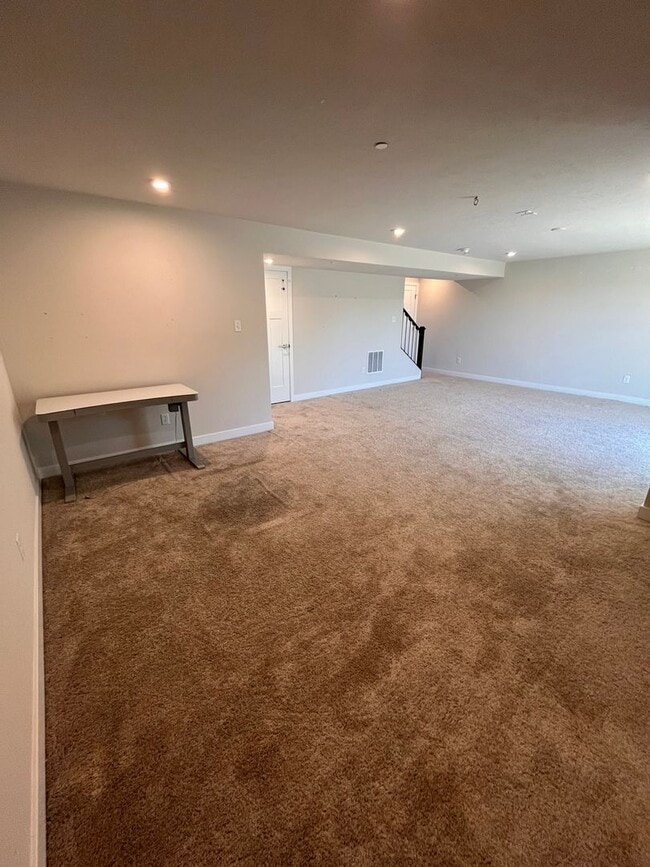 Building Photo - 437 Greenwood Dr