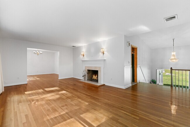 Building Photo - 494 Sawmill Rd