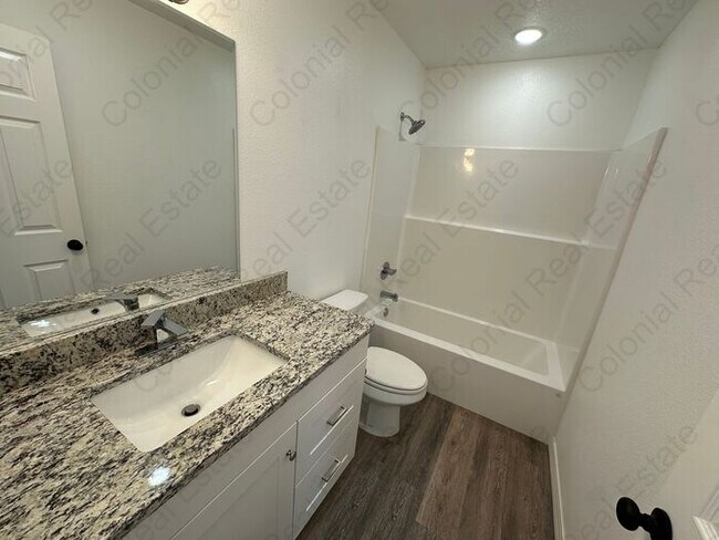 Building Photo - Modern 2 bedrooms 1 bathroom apartment for rent. Appliances, washer/dryer included, granite and c...