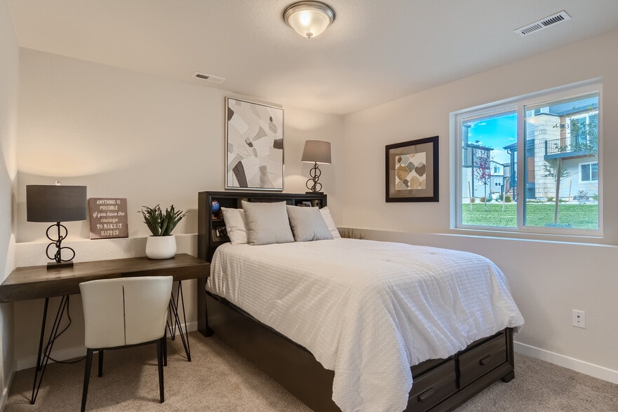 Building Photo - 6703 Lily Mountain Ln