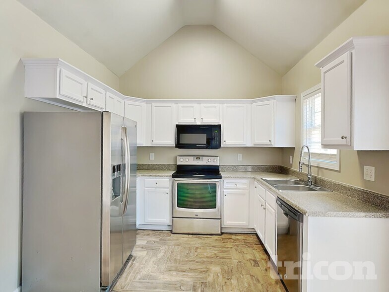 Building Photo - 5911 Dunn Rd