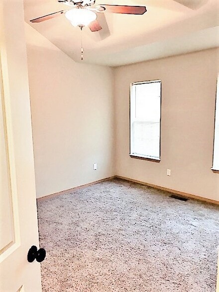 Building Photo - 235 S Rolling Woods Way