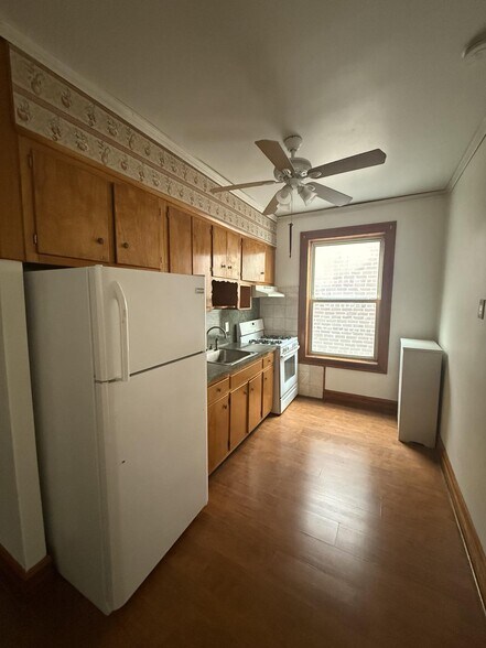 Building Photo - 2025 85th St