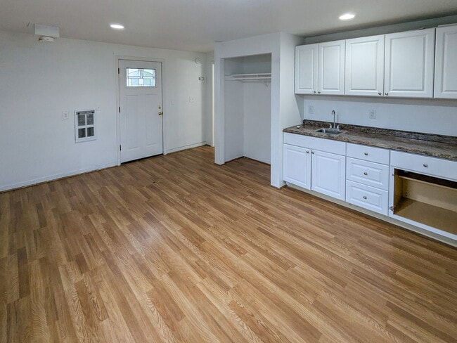 Building Photo - 2970 Phipps Ln NE