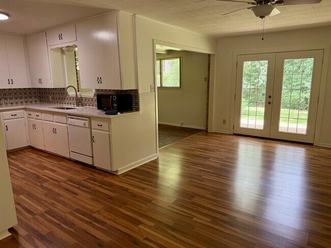 Building Photo - 5510 Delwood Dr