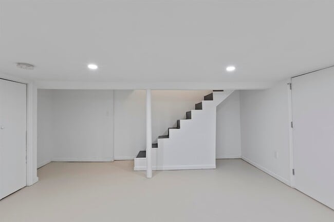 Building Photo - 676 Chestnut St