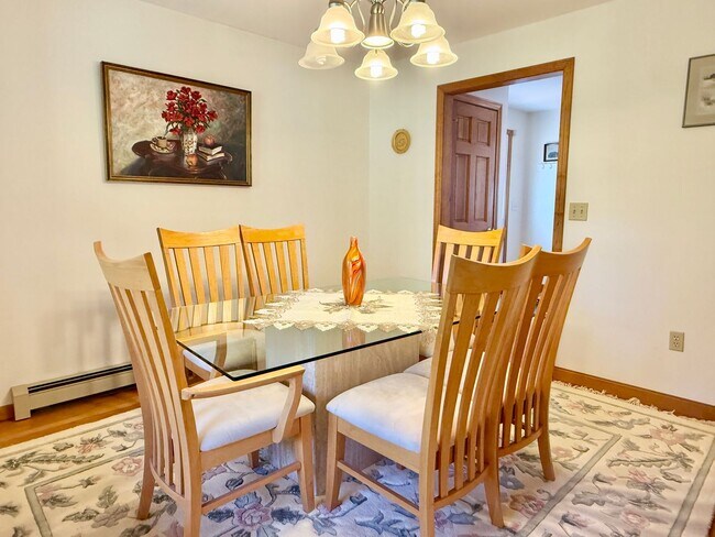 Building Photo - Meticulously Maintained 3BD/2.5BA Home in Quiet Westbrook Neighborhood!