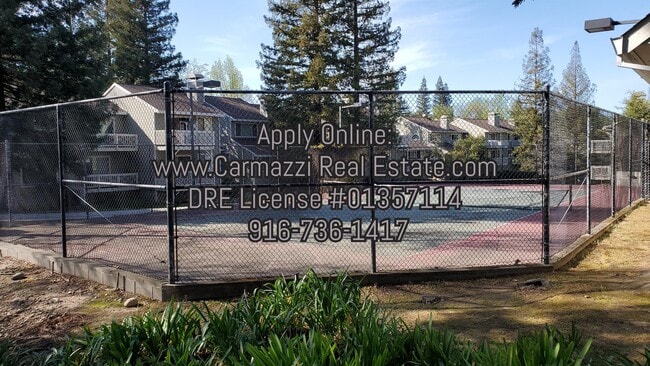 Building Photo - 206 Live Oak Cir