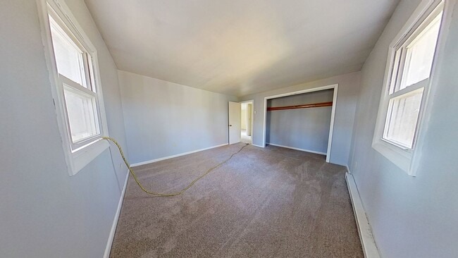 Building Photo - Apartment