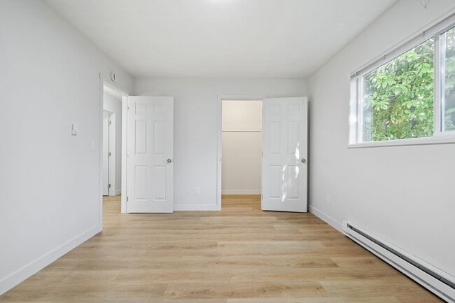 Building Photo - Fully Remodeled 2?Bedroom Apartment in Buckman Neighborhood