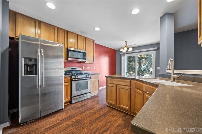 Building Photo - 643 Hawley Dr