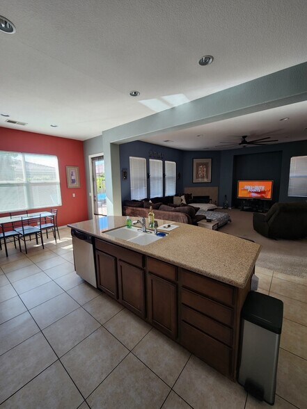 Building Photo - 81849 Via Parco Dr