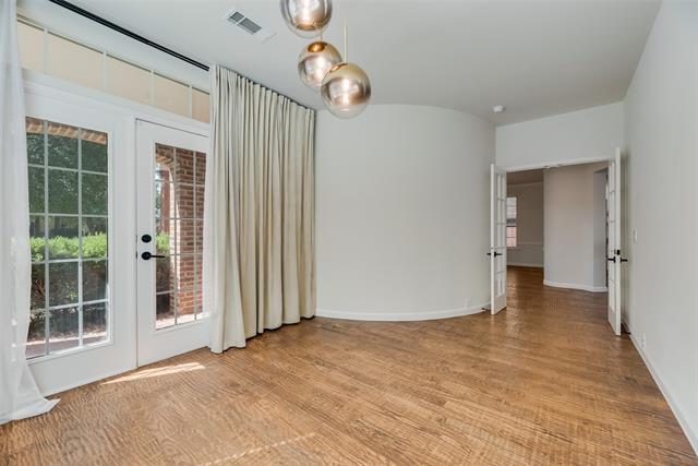 Building Photo - 2414 Thorntree Dr