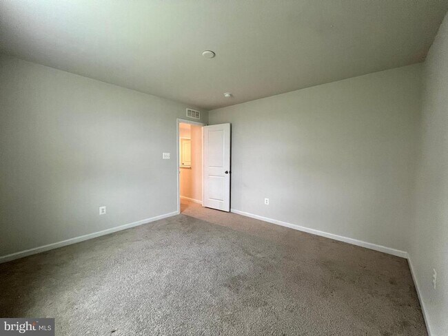 Building Photo - 255 Severna Pkwy