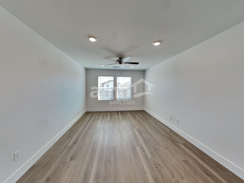 Building Photo - 11083 S Sanaco Ct