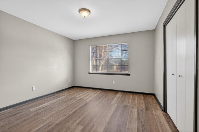 Building Photo - 314 Nottingham Way