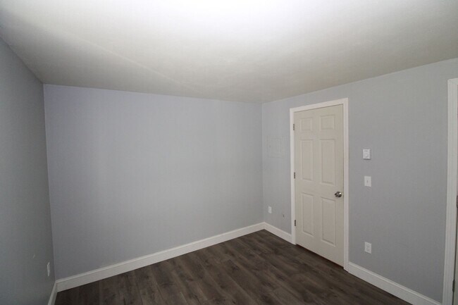 Building Photo - 1 BR/1BA Condo Available- Cricket Brook (D...