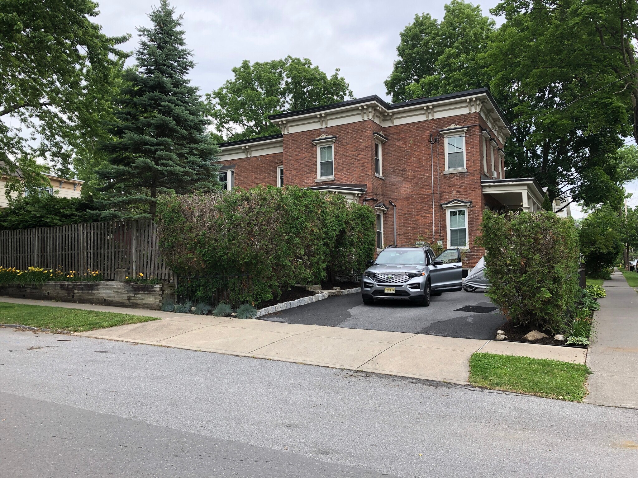 Building Photo - 147 Woodlawn Ave