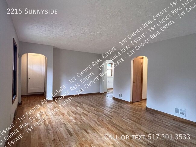 Building Photo - 2215 Sunnyside-