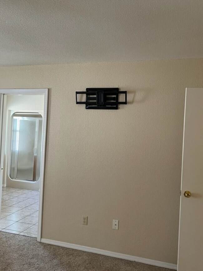 Building Photo - Beautiful home on a large corner lot with RV parking