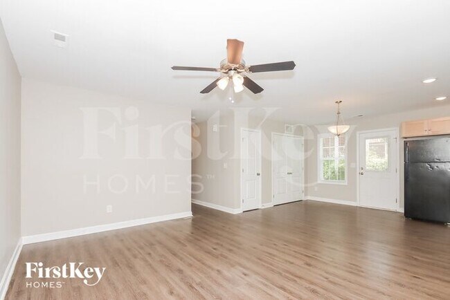 Building Photo - 625 Wilson St