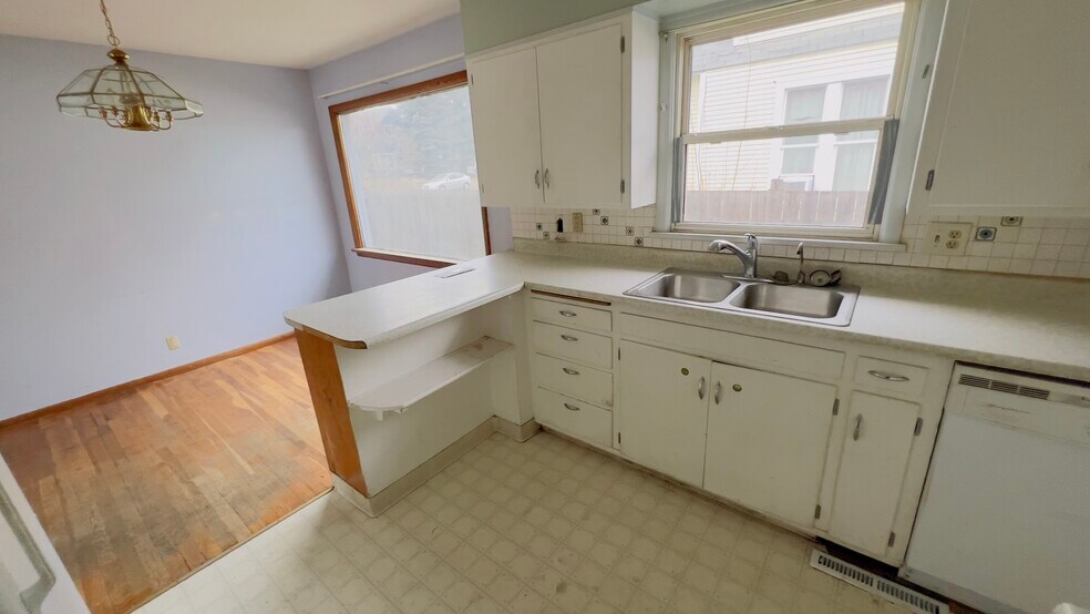 Kitchen - 2020 N Howard St