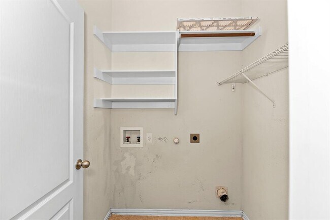 Building Photo - 208 Pecanwood S