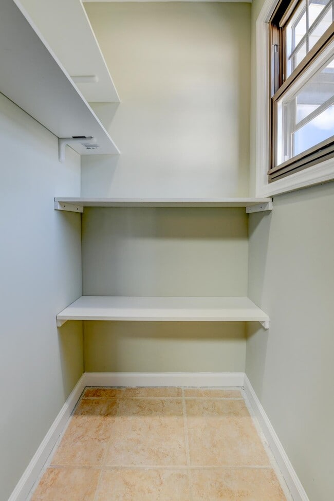 Building Photo - 815 3rd St