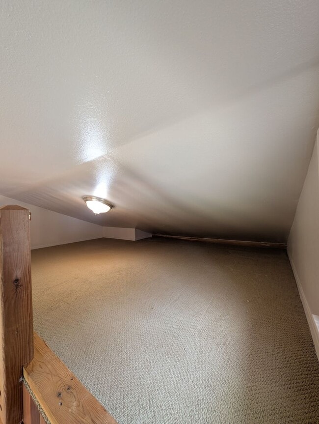 Building Photo - Adorable ADU w/ Fenced Yard in the Heart of Port Orchard - Available NOW!