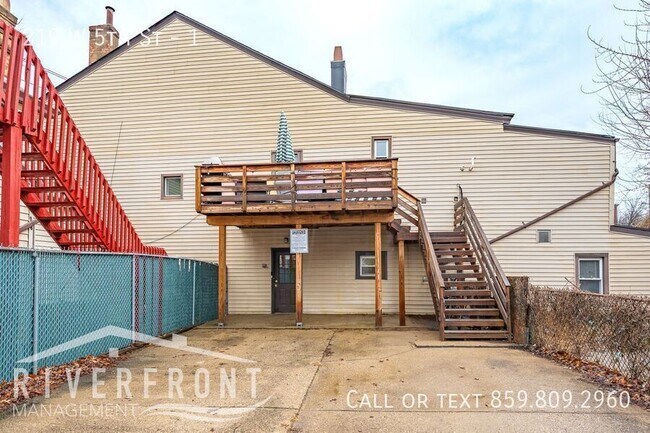 Building Photo - 219 W 5th St