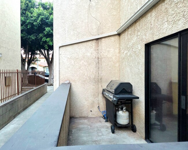 Building Photo - 514 Coronado Ave