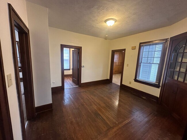 Building Photo - col218