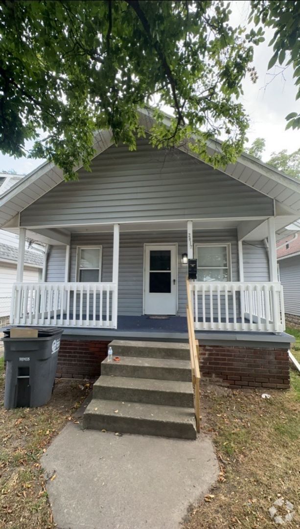 Building Photo - 2 Bedroom Home